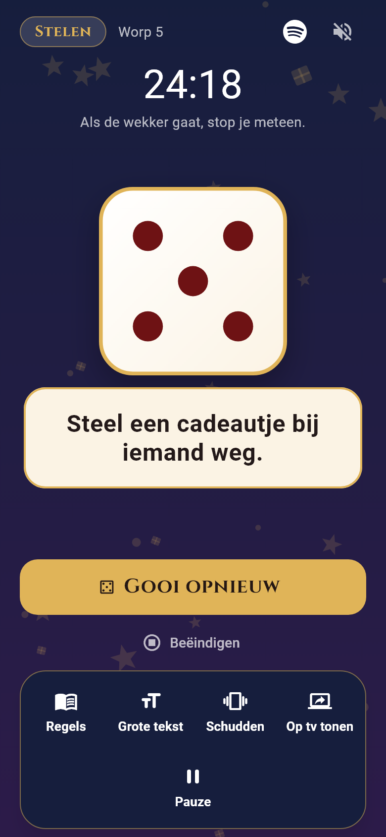 De steelfase in de app, met een nachtblauwe achtergrond, de aflopende wekker en een worpopdracht.